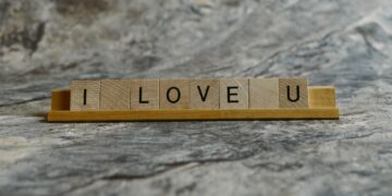 10 Hilarious Funny Quotes About Relationships That Will Make You Laugh Out Loud